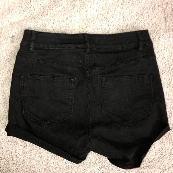 black shorts - Picture 4 of 4